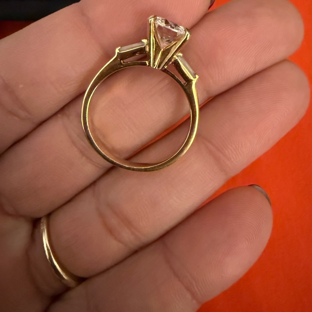 Elegant Gold Ring with Clear Stone